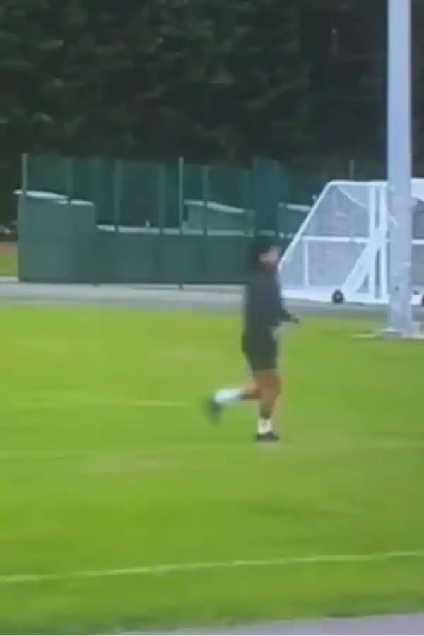 Maradona se “apareció” en el entrenamiento de un equipo escocés y revolucionó las redes