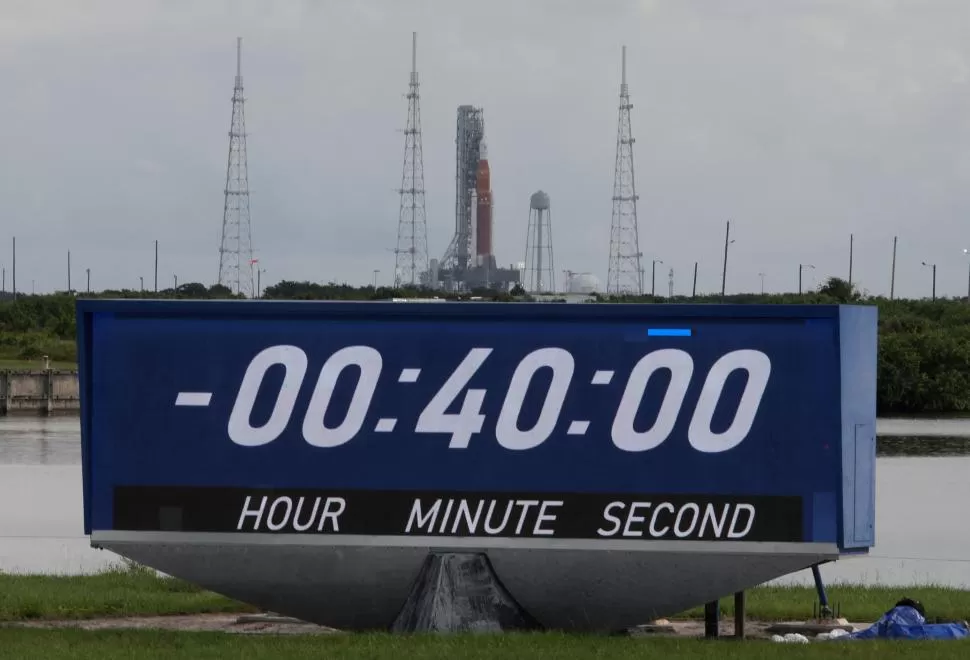 ÚLTIMO MINUTO. El cohete no pudo ser lanzado en el día programado.  reuters