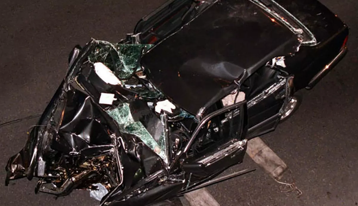 Así quedó el Mercedes donde viajaba Lady Di