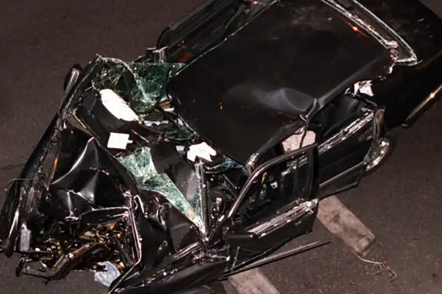 Así quedó el Mercedes donde viajaba Lady Di