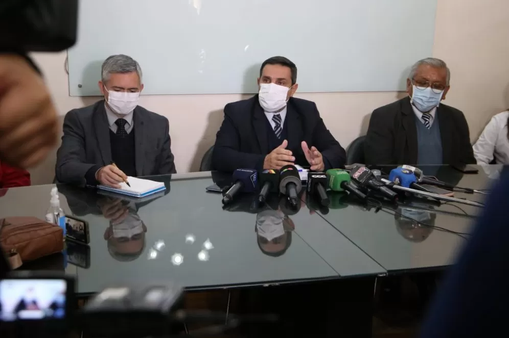 El ministro de Salud de Tucumán durante la conferencia de prensa