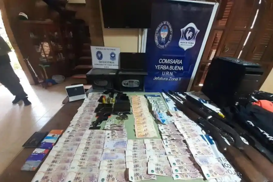 PRUEBAS. Los elementos secuestrados por los investigadores. 