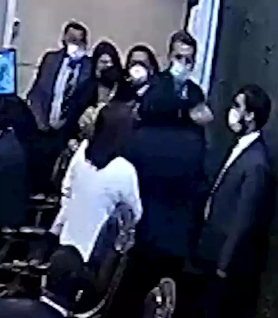 ESCÁNDALO. El video tomado por una cámara de seguridad sirvió como prueba del ataque de De la Carrera. imagen de video 