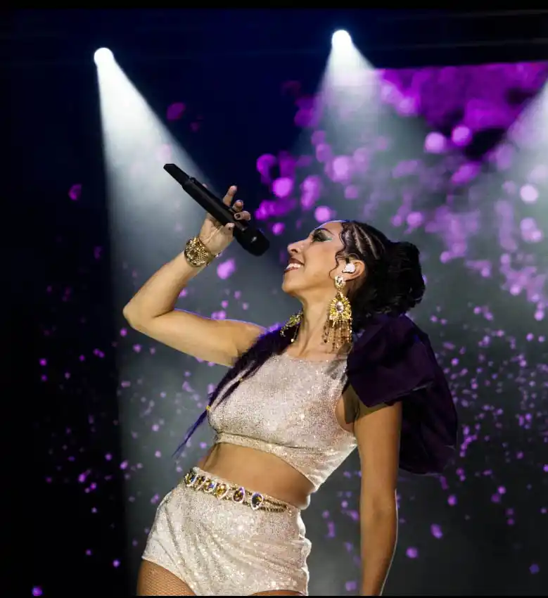 IVONNE GUZMÁN. La colombiana, ex Bandana, es la cantante del grupo la delio valdez - foto de @caropedace