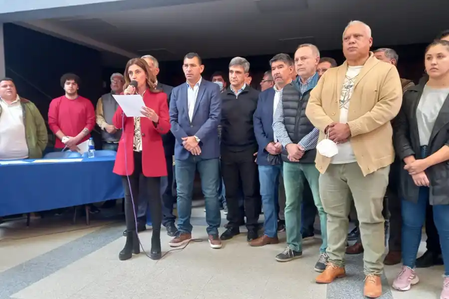 RECLAMO UNÁNIME. Una multitudinaria y variopinta marcha repudió el intento de magnicidio contra Cristina Kirchner.