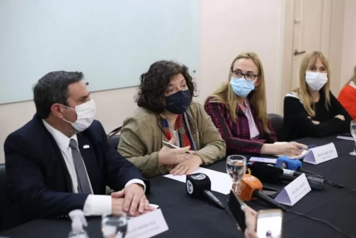 Medina Ruiz y Vizzotti, durante la conferencia de prensa en Casa de Gobierno. FOTO COMUNICACIÓN PÚBLICA
