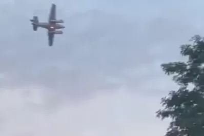 Terror en EEUU: un piloto robó una avioneta y amenazó con estrellarse contra un centro comercial