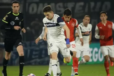 Gimnasia derrotó a Independiente y le arrebató la punta a Atlético Tucumán