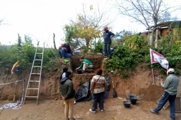 Los arqueólogos y la comunidad trabajaron codo a codo