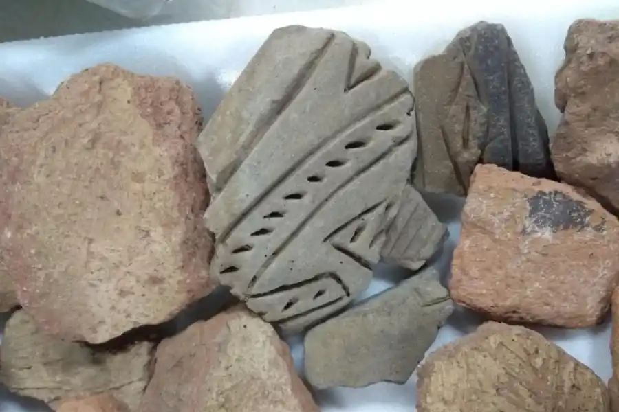  TROZOS DE CERÁMICA. Antes de restituirlo a la comunidad, se puso a punto todo el material. Fotos de medios.unt.edu.ar