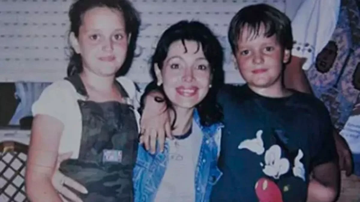 GILDA Y SUS HIJOS. La artista, junto a Mariel y a Fabricio. Los tres viajaban en el micro en el momento del accidente y él, que tenía 8 años, sobrevivió.