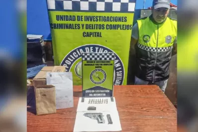 Allanaron una casa: recuperaron una moto robada y secuestraron el arma usada en el asalto
