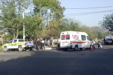 Un auto y una moto chocaron en la esquina de Viamonte y Marcos Paz