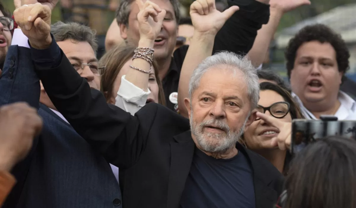 Brasil: una encuesta ubica a Lula con un 44% de intención de voto, frente a un 31% de Bolsonaro
