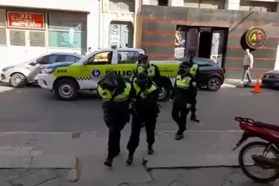 Una falsa policía deambulaba por la city tucumana: terminó aprehendida