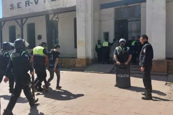 Casi 20 detenidos alojados en comisarías del sur fueron trasladados al Penal de Concepción