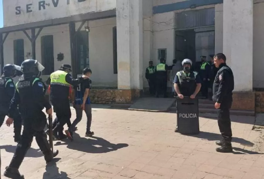 Casi 20 detenidos alojados en comisarías del sur fueron trasladados al Penal de Concepción