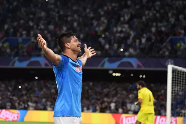 Gio Simeone anotó en la goleada de Napoli ante Liverpool