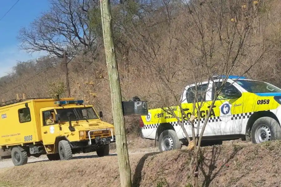 Combaten un incendio en una zona inaccesible de Sauce Yacu