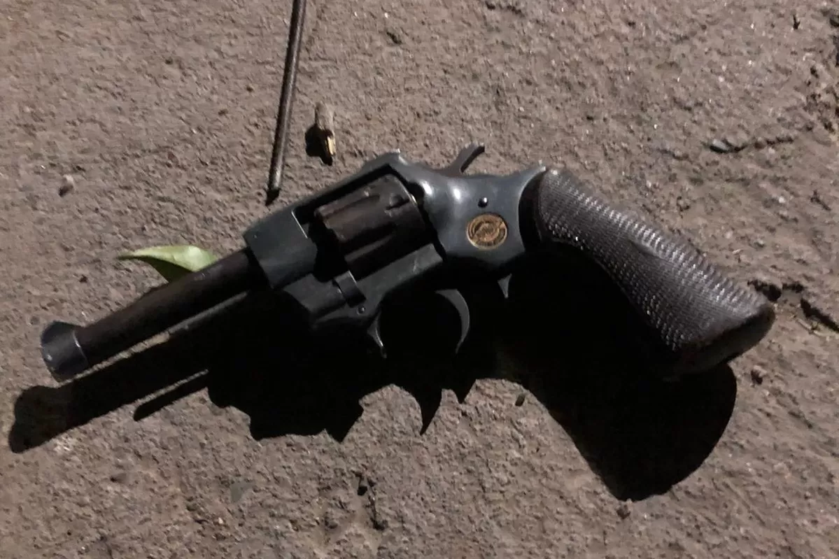 REVÓLVER. El arma con la que el delincuente se enfrentó a la Policía. Foto: Prensa Municipalidad de BRS