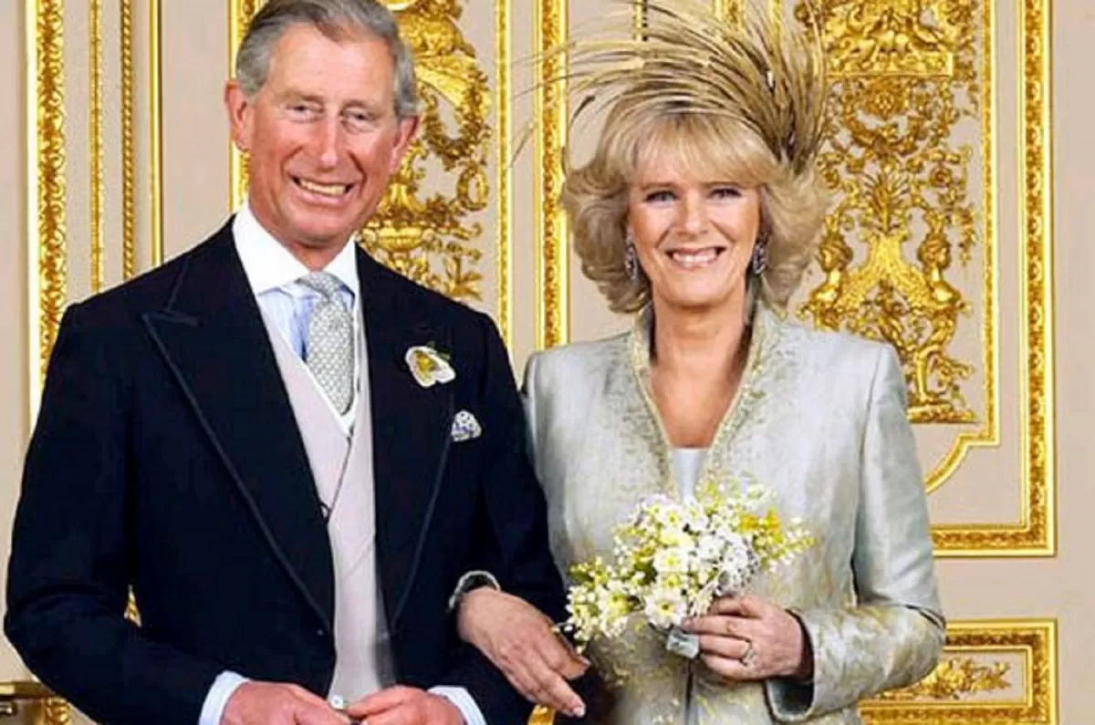 EN 2005. El príncipe Carlos y Camilla, el día de su boda. Reuters 