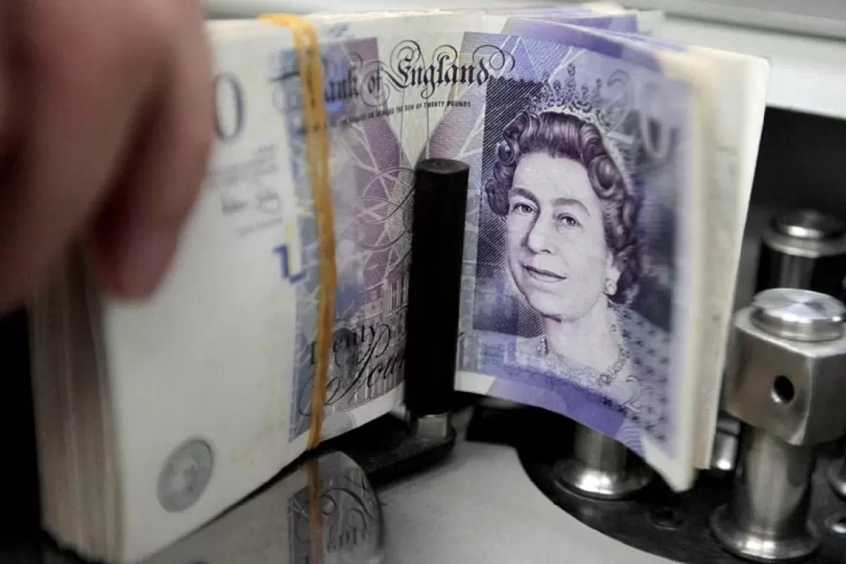 La libra esterlina cae frente al dólar y el euro tras la muerte de la reina Isabel