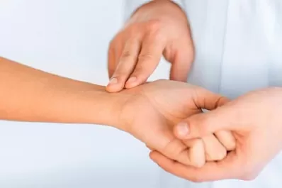 Kinesiólogo tucumano explica qué es el síndrome del Túnel Carpiano y cómo se trata