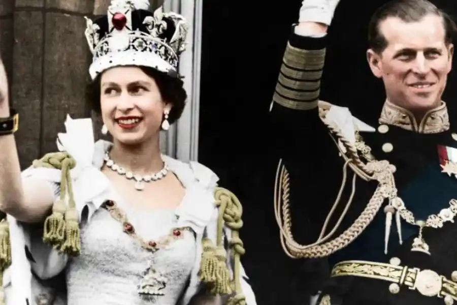 CORONACIÓN. La Reina Isabel II durante su coronación televisada.