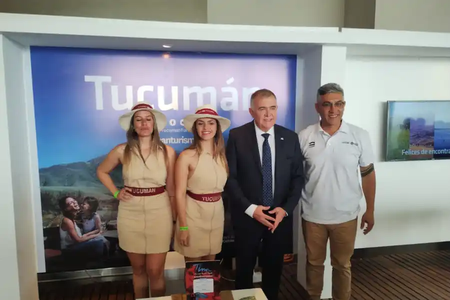 Jaldo recorrió la Expo Norte Grande y se reunió con los gobernadores de la región