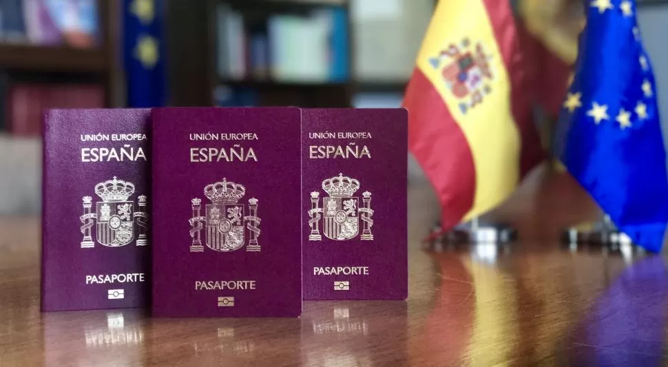 FACILIDADES. Cuando se apruebe, la “Ley de Nietos” permitirá a los descendientes de españoles de cualquier edad solicitar la ciudadanía en ese país.  Consulado