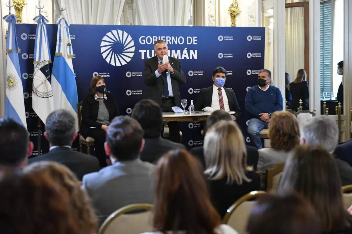 Jaldo hizo entrega de 40 casas de un barrio de San Andrés y efectuó anuncios sobre viviendas