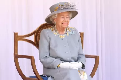 Conmoción en Reino Unido: murió la reina Isabel II y una foto muestra su silueta en el cielo