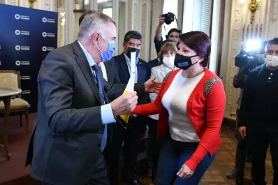 Jaldo hizo entrega de 40 casas de un barrio de San Andrés y efectuó anuncios sobre viviendas