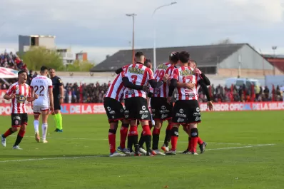 Barracas le dio otro golpe a Lanús, que no levanta cabeza