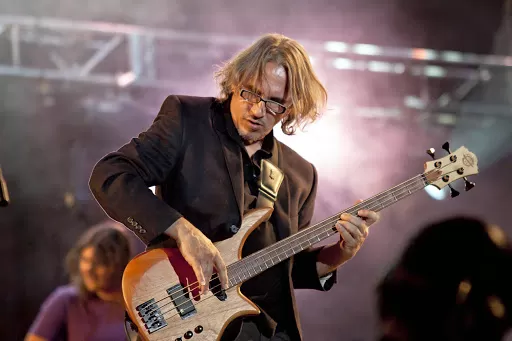 AUTOR  DE CLÁSICOS DEL ROCK. Marciano Cantero, 62 años. Latercera.com