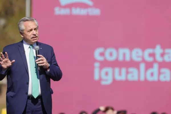 La Real Academia Española corrigió a Alberto Fernández por decir “chique”