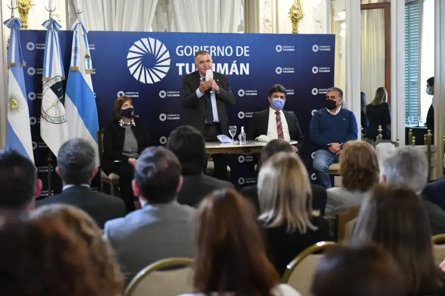 Jaldo hizo entrega de 40 casas de un barrio de San Andrés y efectuó anuncios sobre viviendas