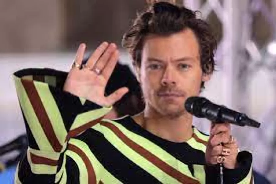 Video: Harry Styles le rindió homenaje a la reina Isabel II durante su concierto en el Madison Square Garden