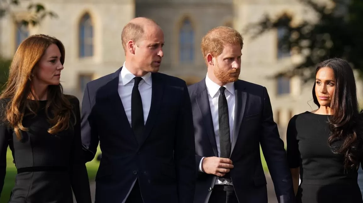 Video: William, Kate, Harry y Meghan se mostraron juntos en las afueras de Windsor