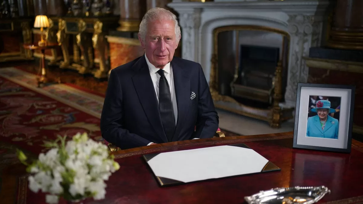 CRISIS EN REINO UNIDO. El monarca dará un bono de 600 libras a los trabajadores de la Casa Real.