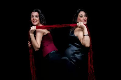 Teatro tucumano: un reencuentro que dispara preguntas entre canciones y risas