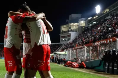 Instituto goleó a Gimnasia (J) y le quitó el segundo puesto a San Martín en la Primera Nacional