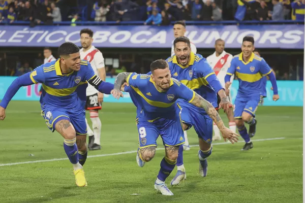 Boca necesitó un gran cabezazo de Benedetto para ganarle el Superclásico a River