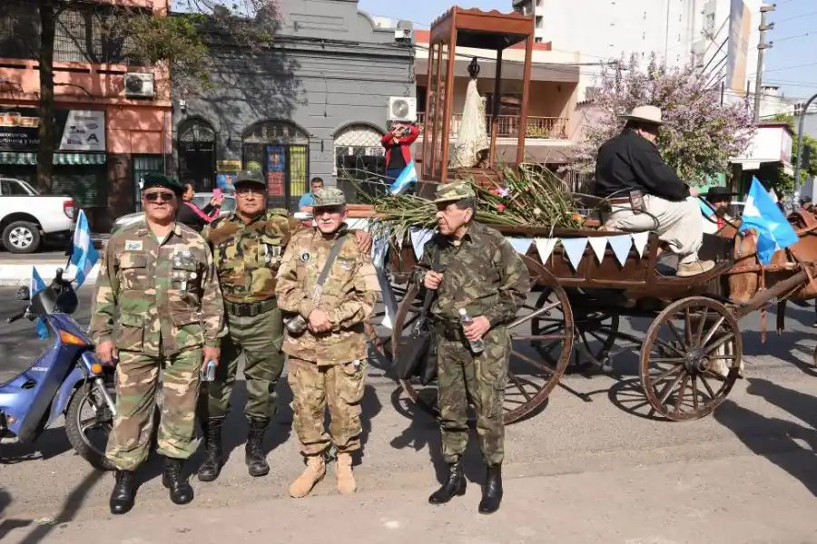 DANZA. El ballet Batiruano (de Aguilares) bailó en el acto central.  