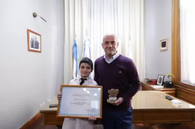 Orgullo Tucumano: un niño creó un juego de cartas pedagógico