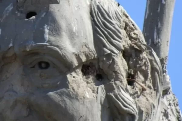 Desterremos el odio: Alberto Fernández denunció que vandalizaron un monumento de Néstor Kirchner