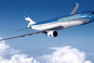 Pilotos de Aerolíneas Argentinas aseguran que Ovnis persiguieron a tres aviones