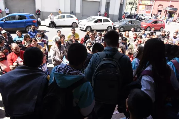 La hora extra entusiasma y a la vez complica a los padres