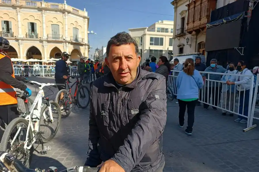 Victor Gutierrez. “Vengo a agradecer a los Santos Patronos”, dijo visiblemente emocionado.