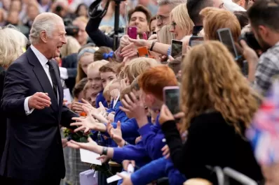 Carlos III tiene apoyo, pero con condiciones